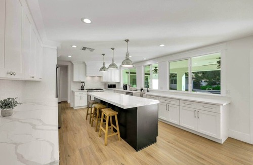 Winchester House | Vegas Modern Retreat 5BR/4BA/Pool/16Beds