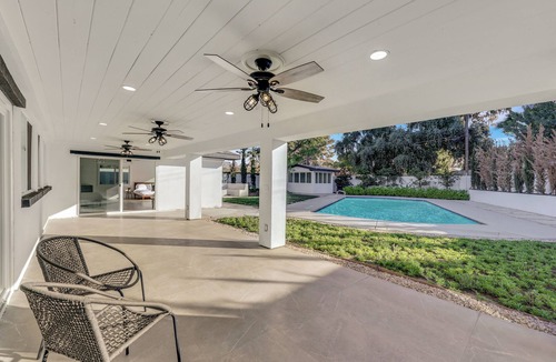 Winchester House | Vegas Modern Retreat 5BR/4BA/Pool/16Beds