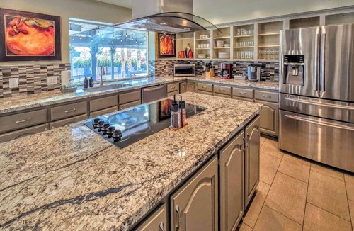 Paradise Villa | Vegas Speakeasy HotTub Pool Games Stadium