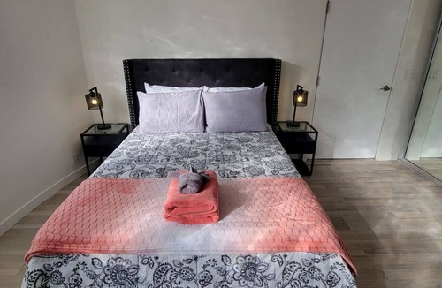 Marina Peninsula Condo | Venice Beach Studio Steps to the Beach and Sand A+