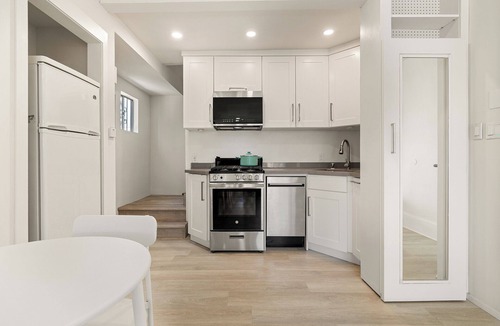 Los Angeles County Apartment | Venice Stylish Loft 1Bed A+ Location