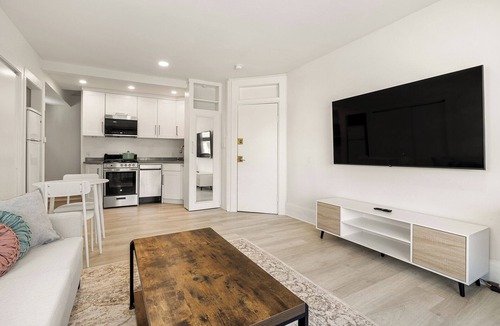 Los Angeles County Apartment | Venice Stylish Loft 1Bed A+ Location