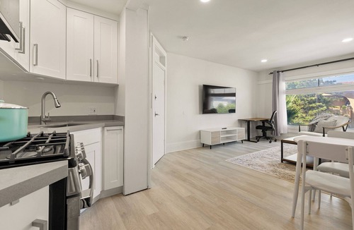 Los Angeles County Apartment | Venice Stylish Loft 1Bed A+ Location