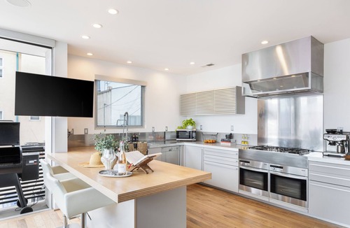 Los Angeles County House | Venice View by AvantStay | Walk to Venice Beach | Rooftop, Ice Bath, Luxe Design