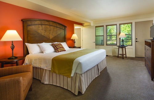 Bend Resort | Vibrant nightlife and growing art scene!