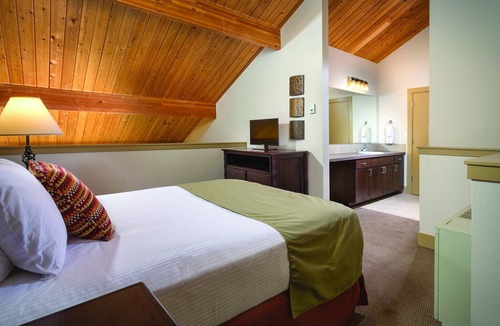 Bend Resort | Vibrant nightlife and growing art scene!