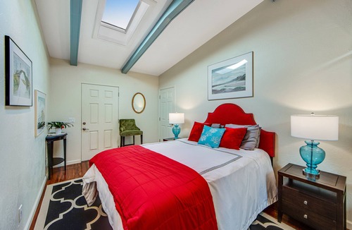 Gualala House | Vibrant, quiet paradise in the forest w/a shared hot tub & views