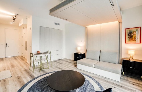 Hollywood Apartment | View of Hollywood Sign Studio, Free Parking