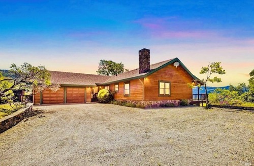 Calistoga House | Views galore, pool, nearby wineries and restaurants