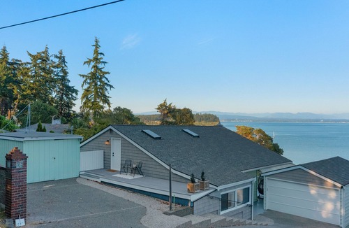 Camano Island House | Views Seclusion & Cozy Island Comfort