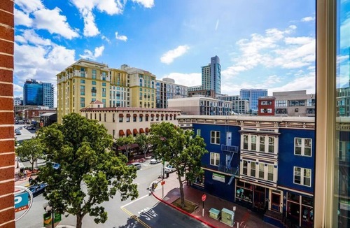 Pacific Terrace Condo | Views, Upgraded 2b 2b Corner unit, In Downtown SD Gaslamp