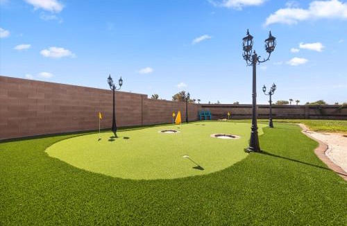 Enterprise Villa | Villa 1 level on half acre 12-min to Strip