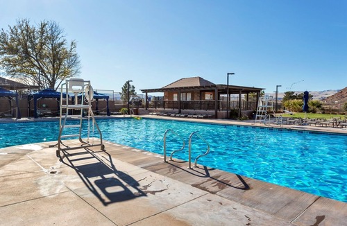 Bloomington House | Villa #35 - Pool and Hot Tub! Golf and Tennis!
