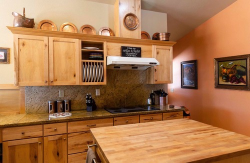 Pahrump House | VILLA DE FLORENZA custom home with pool and jacuzzi on fenced acre