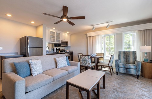 Del Mar Condo | Villa L'Auberge