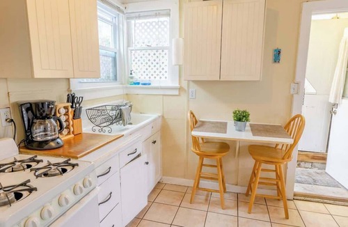 Beach Barber Tract Cottage | Villa Solana Secret Surf Shack 5minute walk2Beach