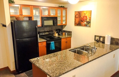 Mammoth Lakes Condo | Village Lodge 800 Reviews, 60" Smart 4kHDTV, Exquisite.