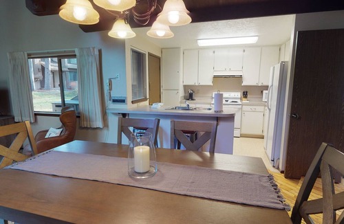 Tennis Village Condo | Village Lodge with Access to Exclusive Golf