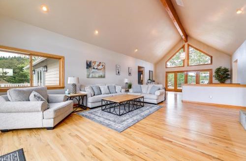 Oakland House | Vineyard Farmhouse in Oakland w/Hot Tub!