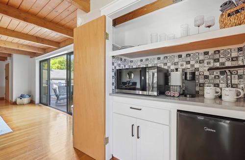 Carlton House | Vintage 1BR guest suite with king bed, fireplace, kitchenette, hot tub & patio