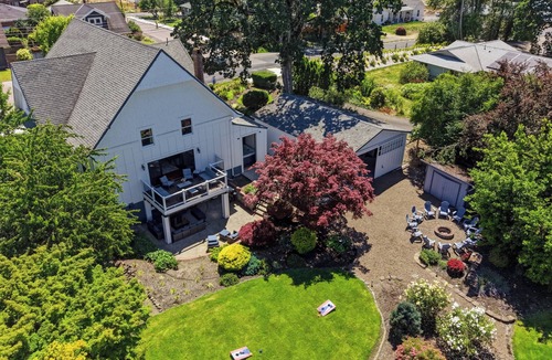 Carlton House | Vintage 1BR guest suite with king bed, fireplace, kitchenette, hot tub & patio