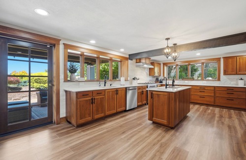 Carlton House | Vintage 2BR Carlton retreat with hot tub, EV charging, and game room.