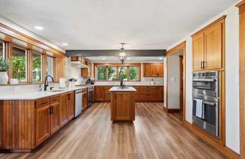 Carlton House | Vintage 2BR Carlton retreat with hot tub, EV charging, and game room.