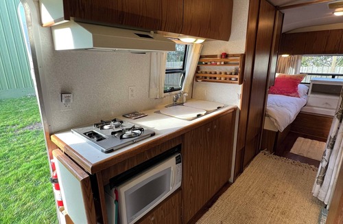 Oak Harbor House | Vintage Airstream at the Airport