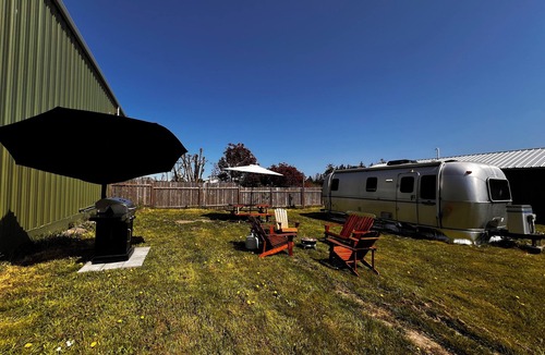 Oak Harbor House | Vintage Airstream at the Airport
