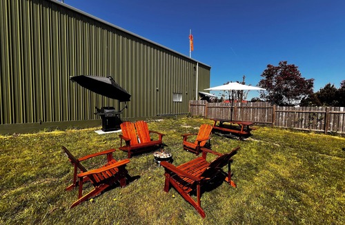 Oak Harbor House | Vintage Airstream at the Airport