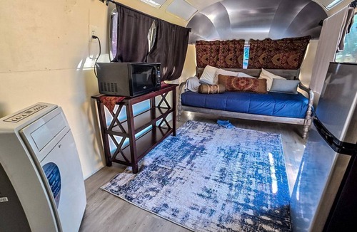 Pauma Valley House | Vintage Airstream Stay Beneath Oaks & Starry Skies in Pauma Valley, California