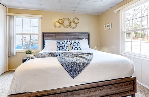 South Park House | Vintage cottage near Balboa Park with updated interior, private yard, & W/D