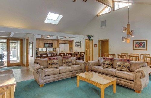 Deer Park House | Vintage mountain home with private hot tub & SHARC access - dogs welcome