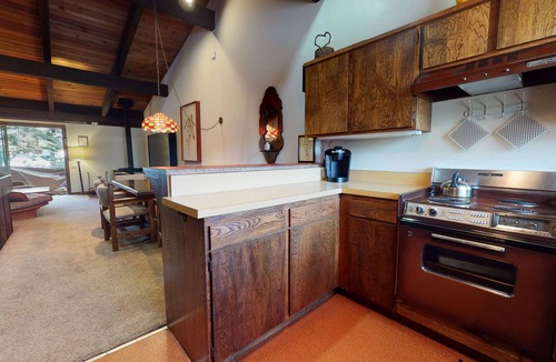 Mammoth Lakes Condo | Vintage & Spacious Cabin Get-a-way! Near The Village & Pool On-Site