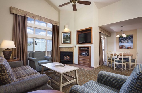 Round Hill Village Resort | Visit the astounding Emerald Bay!