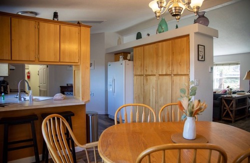 Sisters House | Vista View Retreat – Serene Mountain Escape