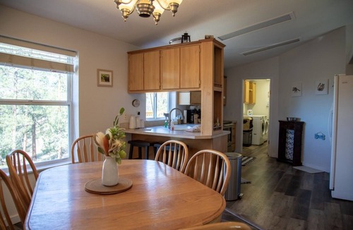Sisters House | Vista View Retreat – Serene Mountain Escape