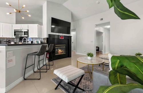 Green Valley House | Viva Las Vegas - Newly Remodeled 4BR house