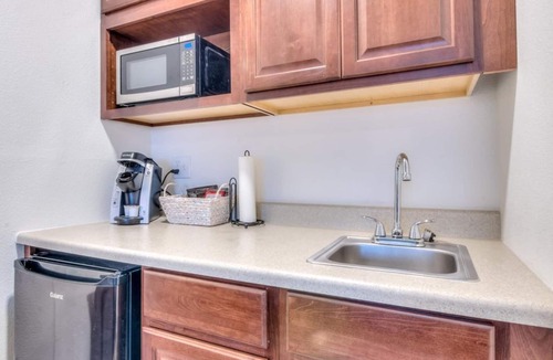 Depoe Bay Apartment | W5 – The Fin - The Whale Inn | Cozy Coastal Studio