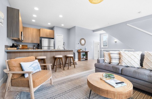 Pacific City House | Walk to Beach · Dining & Coffee · EV Charger · 1 Dog ≤50 lbs ok with pet fee