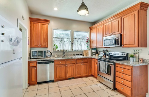 Scappoose House | Walk to Crown Zellerbach Trl: PNW 'Celestial Inn'