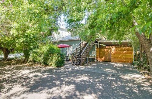 Chico House | Walk to Downtown Chico! Tree-Lined Apt w/Deck