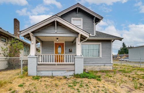 Puyallup House | Walk to Eats & Events! Downtown Puyallup Home