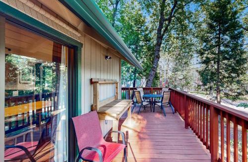 Twain Harte House | Walk to Golf & Restaurants: Serene Twain Harte Gem