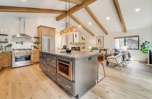 Truckee Cottage | Walk to Gondola: Truckee Retreat w/Resort Perks!