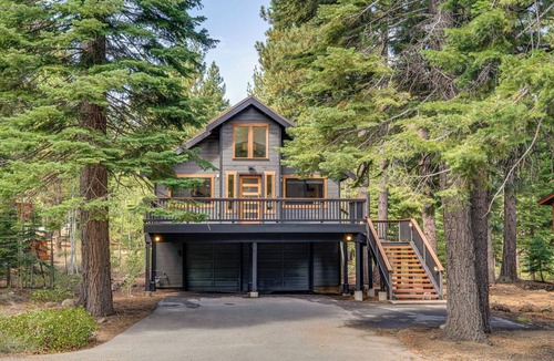 Truckee Cottage | Walk to Gondola: Truckee Retreat w/Resort Perks!