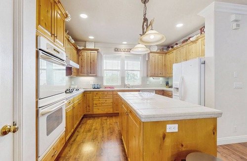 Lake Arrowhead Cottage | Walk to Lake Arrowhead! Family Home w/Games