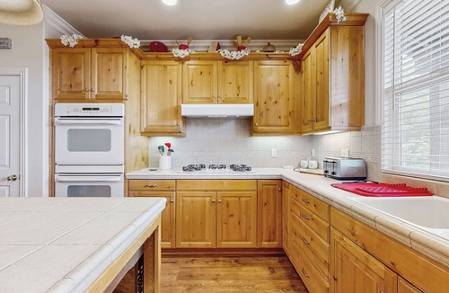 Lake Arrowhead Cottage | Walk to Lake Arrowhead! Family Home w/Games