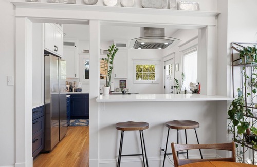 Greenwood House | Walk to Restaurants & Coffee + BBQ + Tesla/J1772 L1 EV Charger