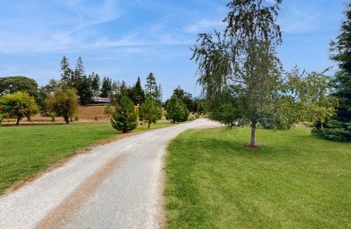Myrtle Creek Apartment | Walk to River: Myrtle Creek Studio Near I-5
